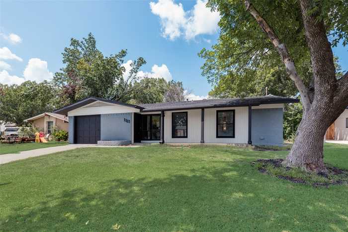 photo 2: 3117 Longbow Court, Dallas TX 75229