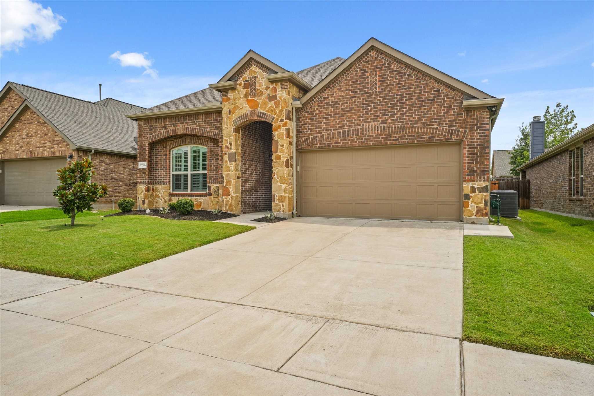 photo 2: 15905 Dorrington Drive, Frisco TX 75036