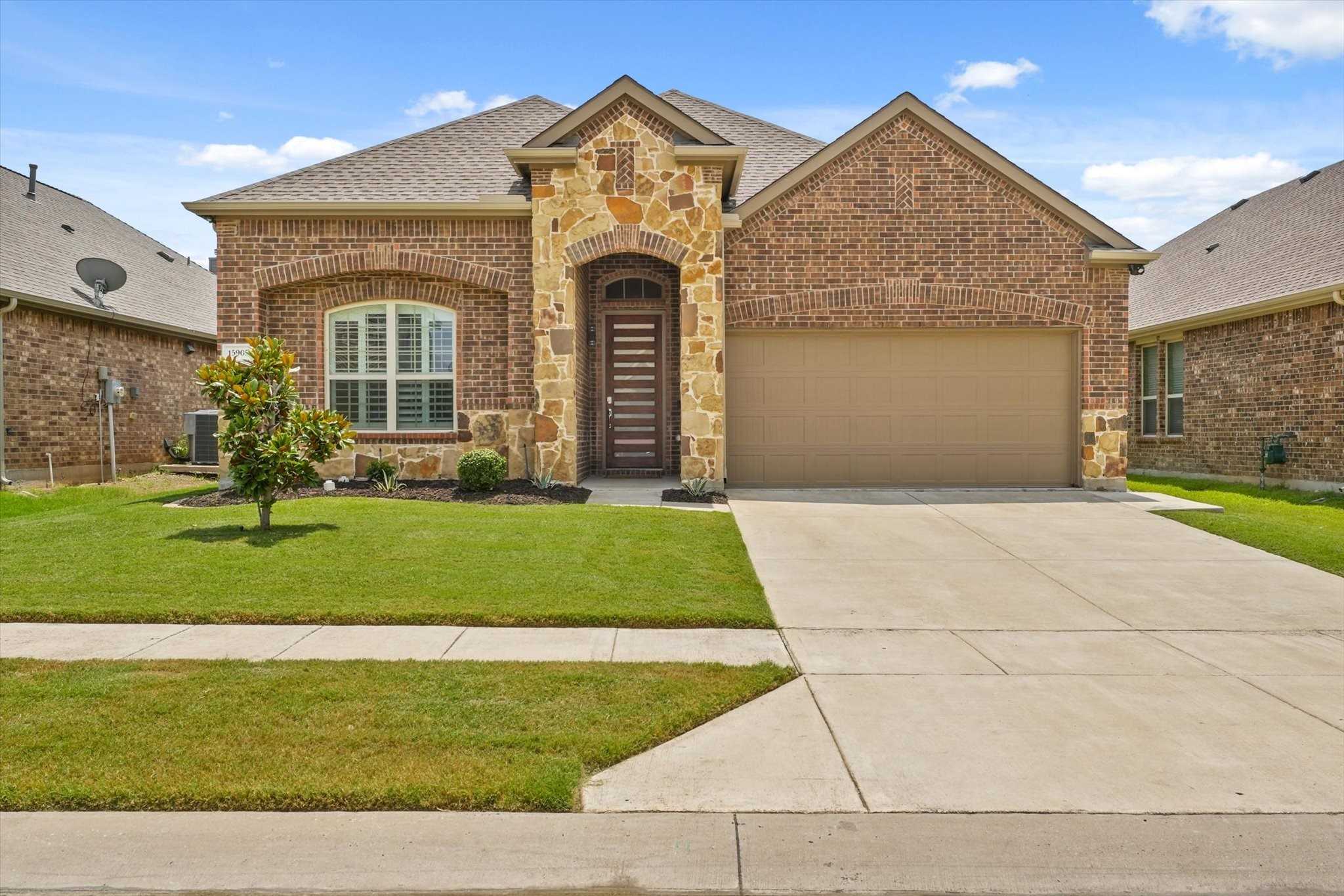 photo 3: 15905 Dorrington Drive, Frisco TX 75036