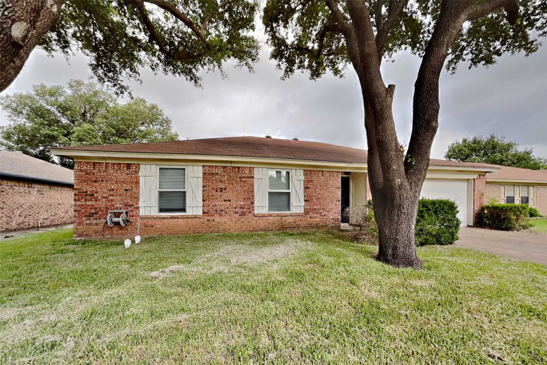 photo 1: 6414 Hidden Springs Drive, Arlington TX 76001