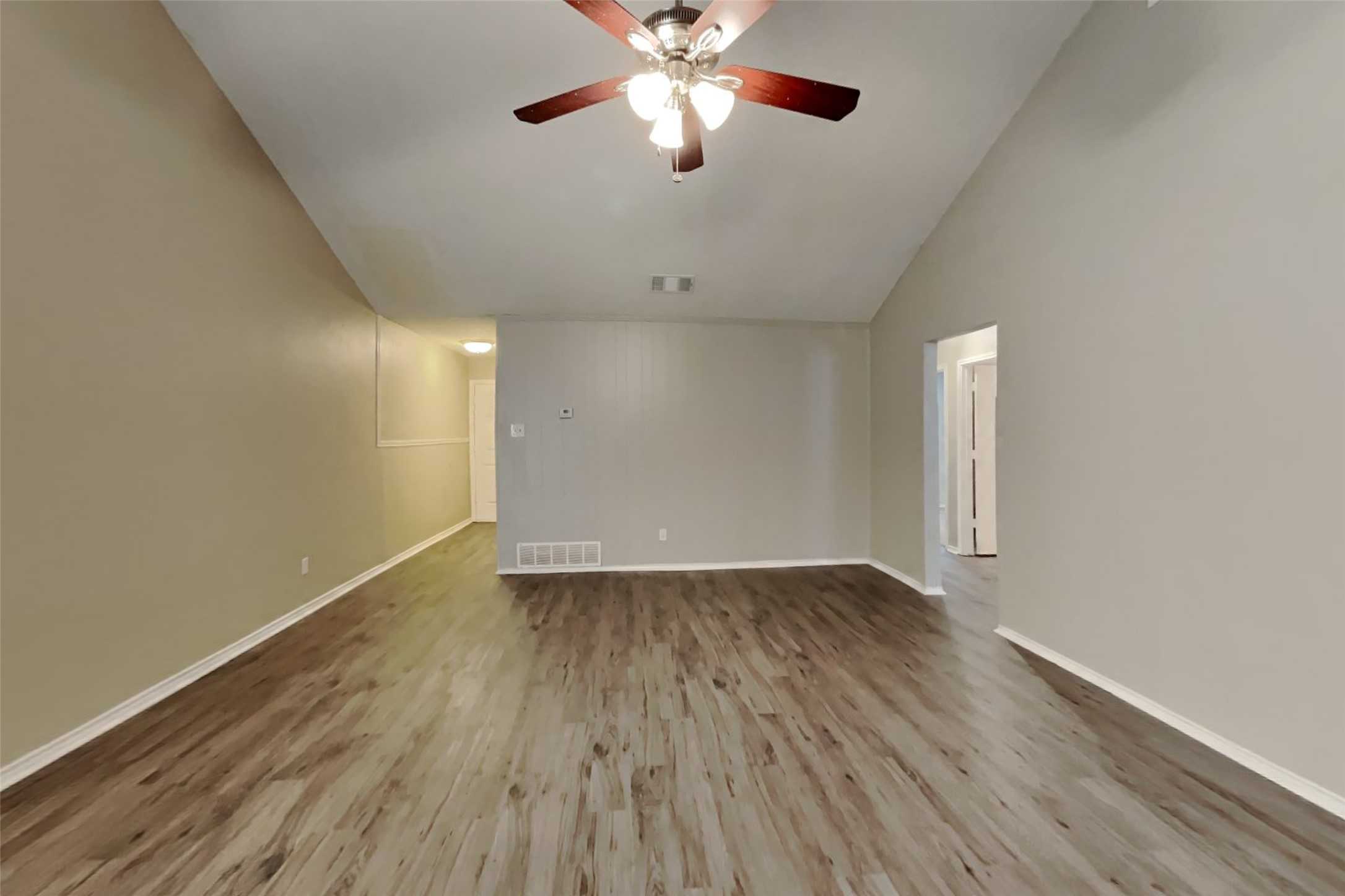 photo 3: 6414 Hidden Springs Drive, Arlington TX 76001