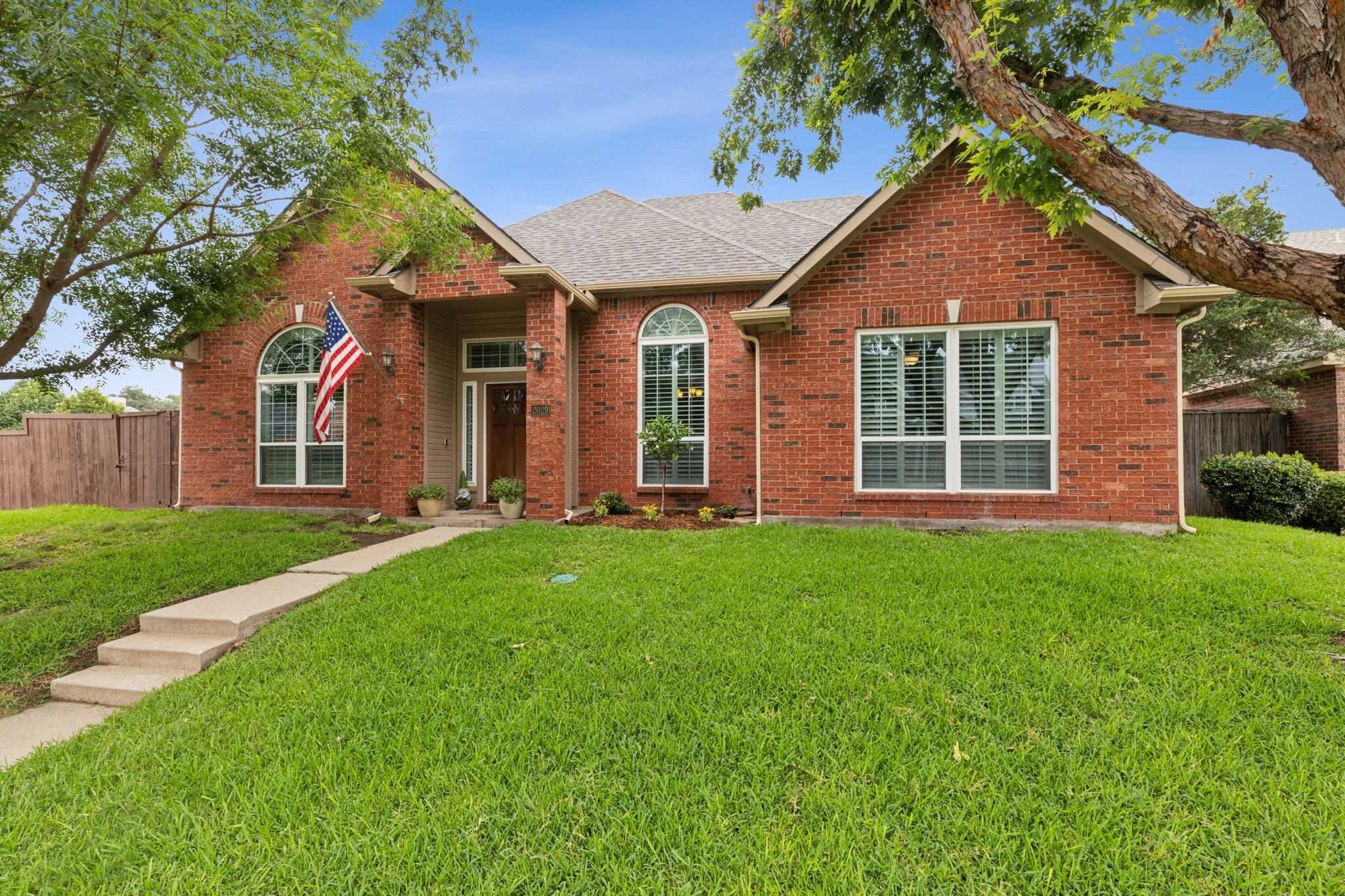 photo 2: 2029 Houlton Lane, Plano TX 75025