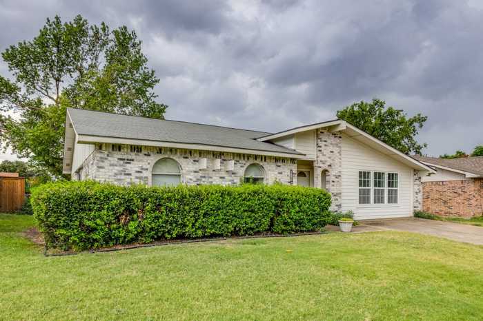 photo 2: 2042 Rose Hill Road, Carrollton TX 75007