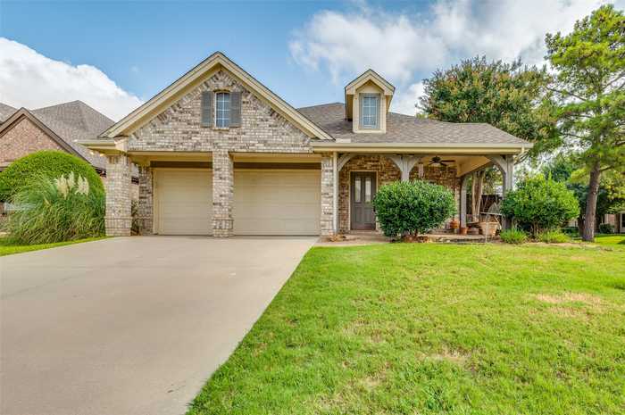 photo 1: 401 Cosbie Court, Irving TX 75063