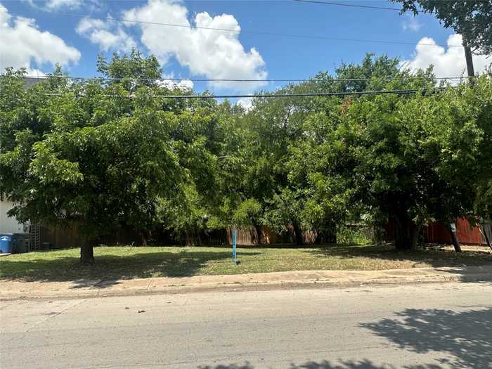 photo 1: 3527 Puget Street, Dallas TX 75212