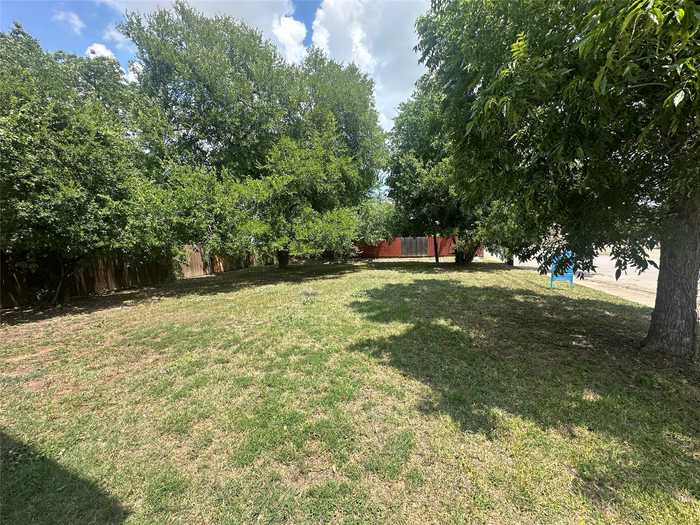 photo 2: 3527 Puget Street, Dallas TX 75212