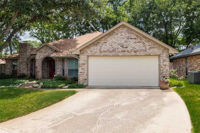 photo 2: 5205 Andalusia Court, Arlington TX 76017