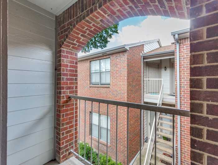 photo 2: 3253 Donnelly Circle, Fort Worth TX 76107