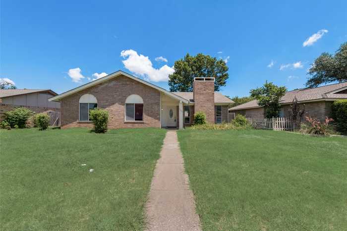 photo 2: 3429 King Arthur Drive, Garland TX 75044