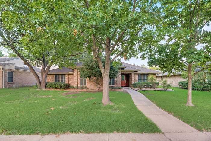 photo 2: 7222 Claybrook Drive, Dallas TX 75231