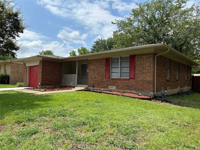 photo 1: 2131 Lee Street, Mesquite TX 75149