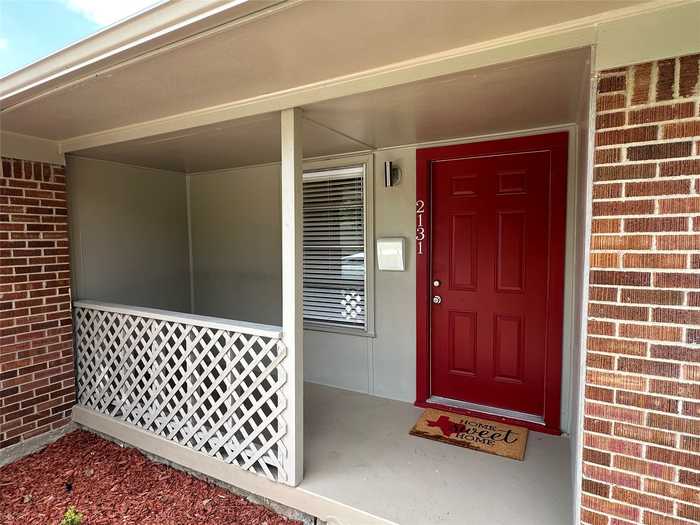 photo 2: 2131 Lee Street, Mesquite TX 75149