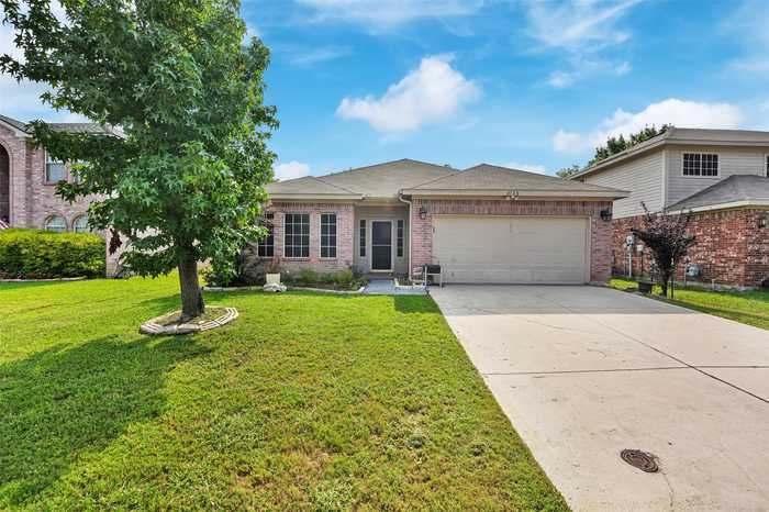 photo 1: 4120 Cardigan Drive, Grand Prairie TX 75052