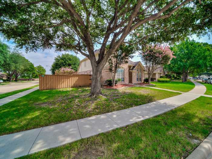 photo 2: 4717 Rockcreek Lane, Plano TX 75024