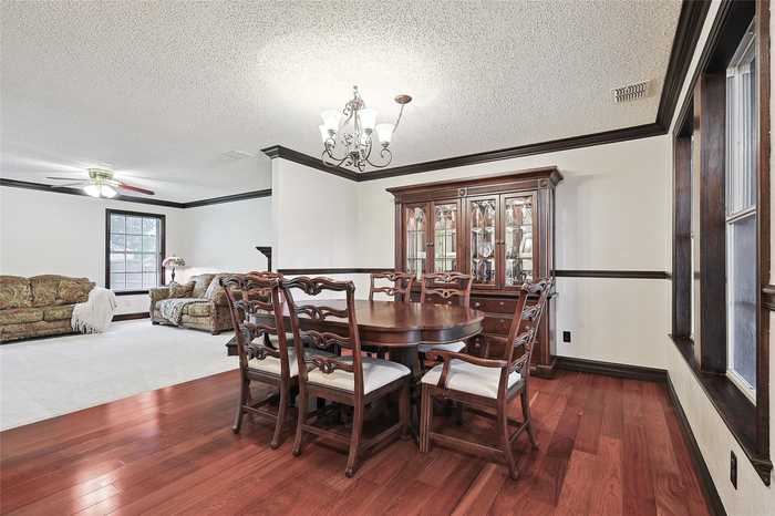 photo 2: 8609 Mild Creek Lane, Denton TX 76210