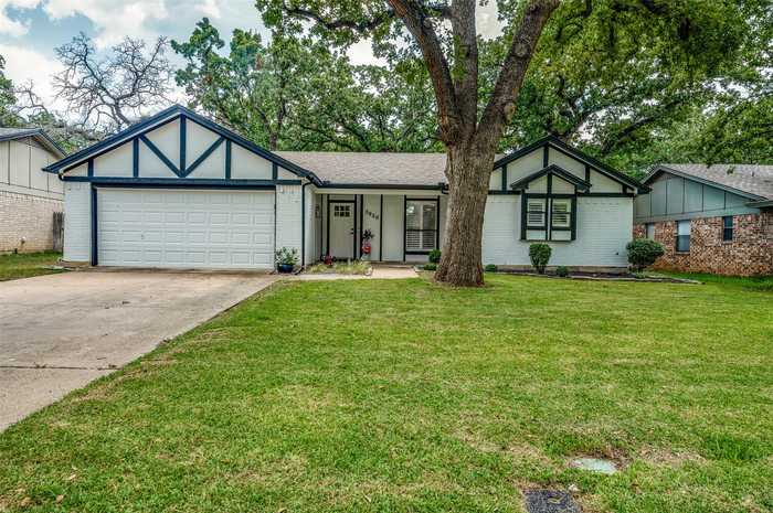 photo 1: 3920 Pyracantha Drive, Arlington TX 76017