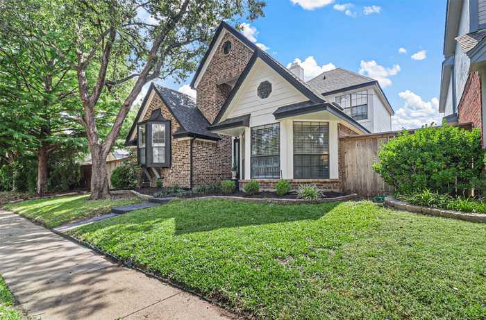 photo 2: 9001 Saddlehorn Drive, Irving TX 75063