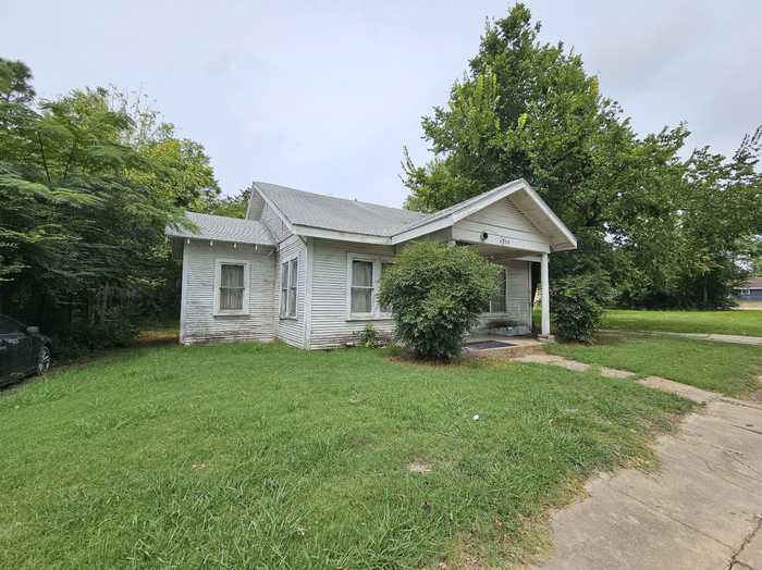 photo 2: 1715 Park Street, Commerce TX 75428