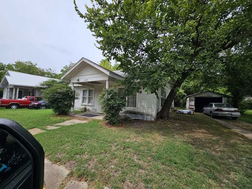 photo 3: 1715 Park Street, Commerce TX 75428