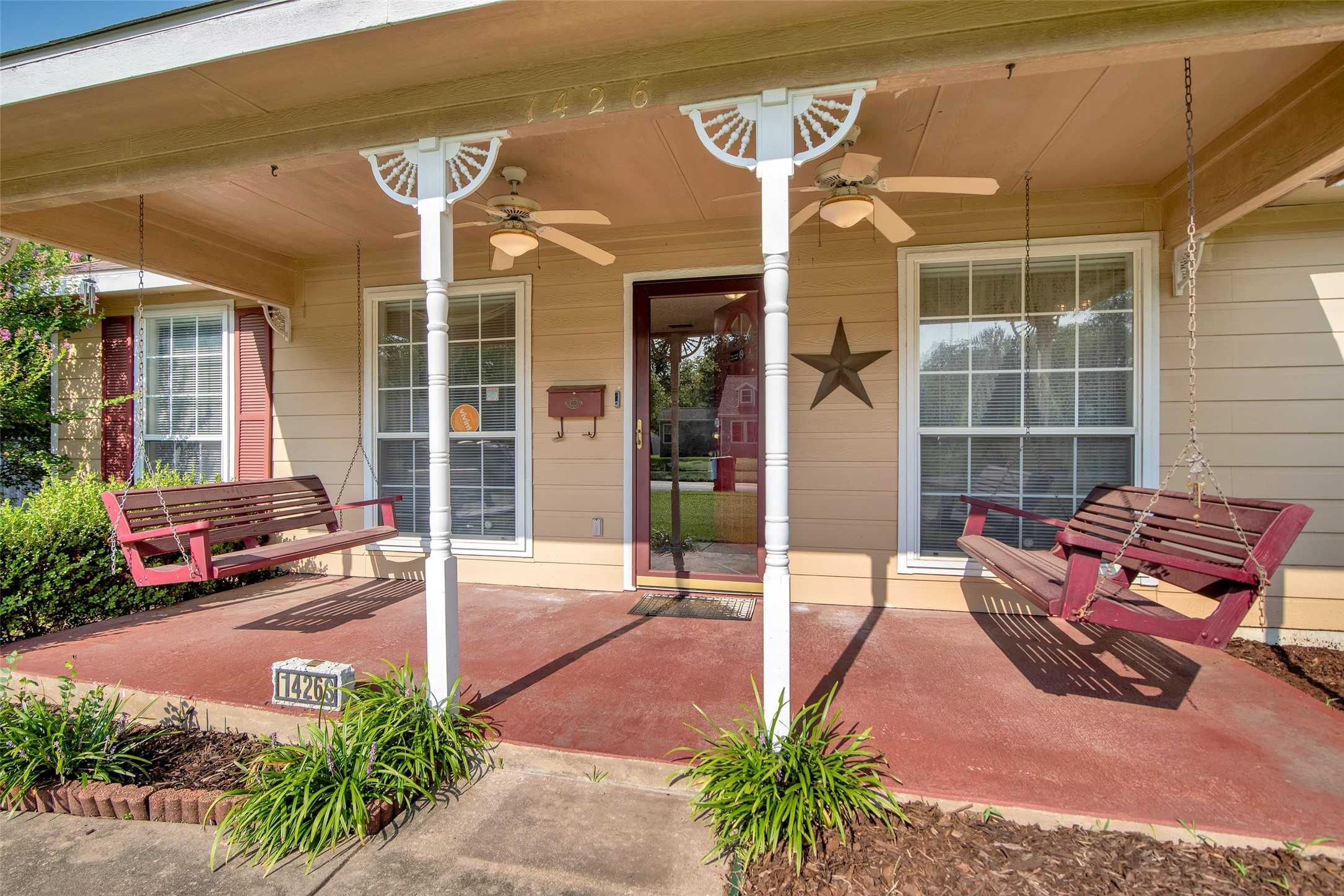 photo 3: 1426 S Crockett Street, Sherman TX 75090