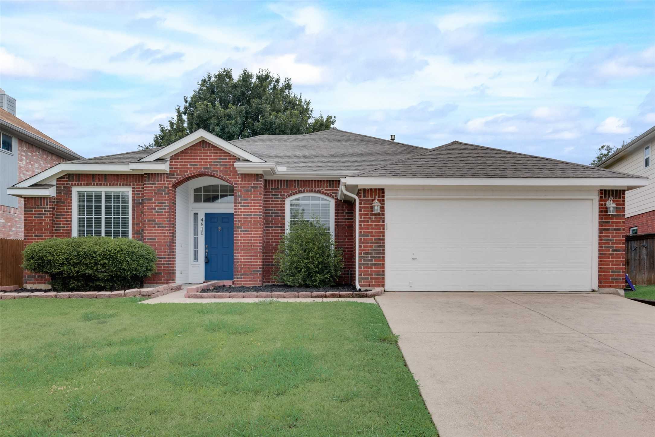 photo 2: 4810 Brady Court, Arlington TX 76018