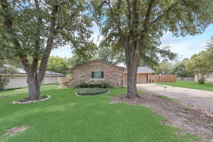 photo 1: 620 Loma Alta Street, Ennis TX 75119