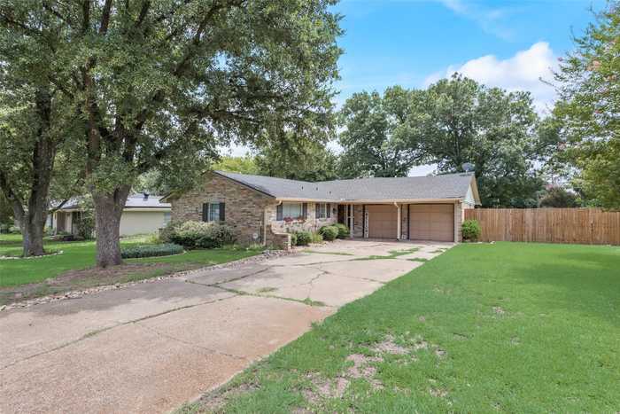 photo 2: 620 Loma Alta Street, Ennis TX 75119