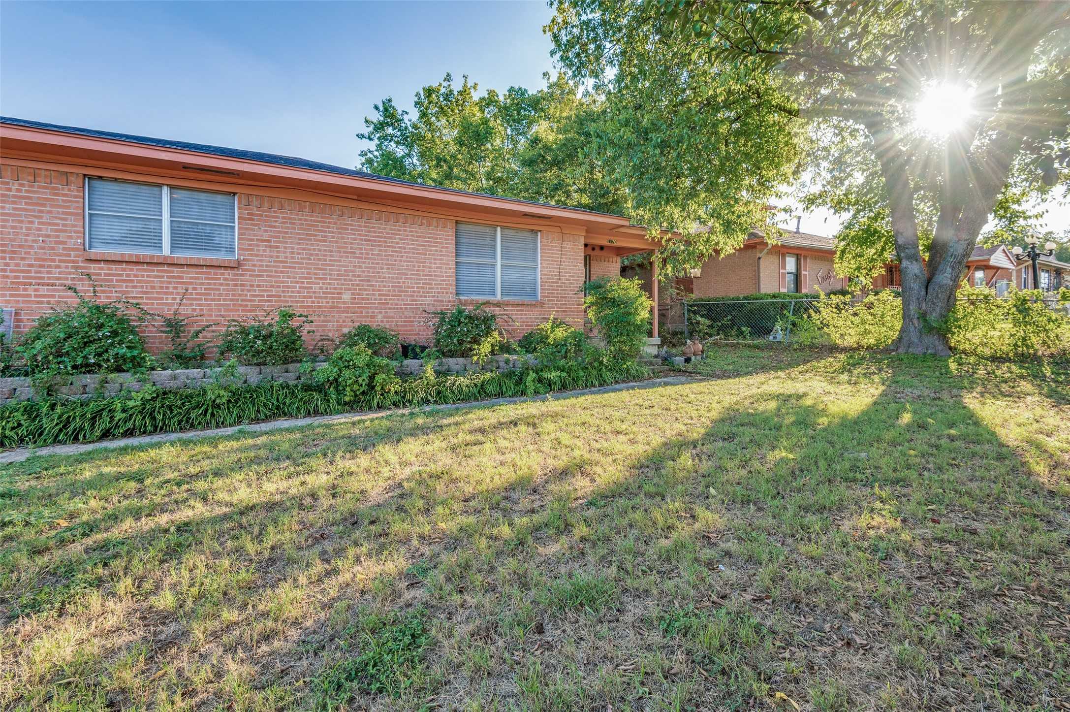 photo 2: 1170 Oxbow Lane, Dallas TX 75241