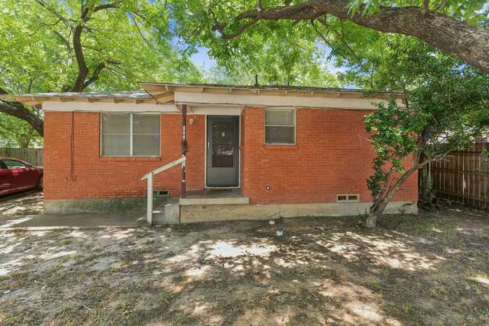 photo 1: 806 N Center Street, Arlington TX 76011