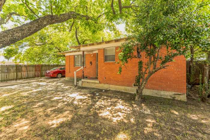 photo 2: 806 N Center Street, Arlington TX 76011