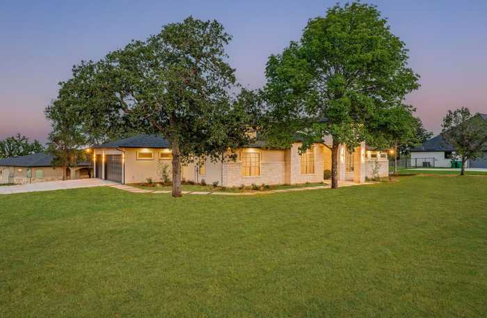 photo 2: 4009 Pinnacle Ridge Way, Granbury TX 76049