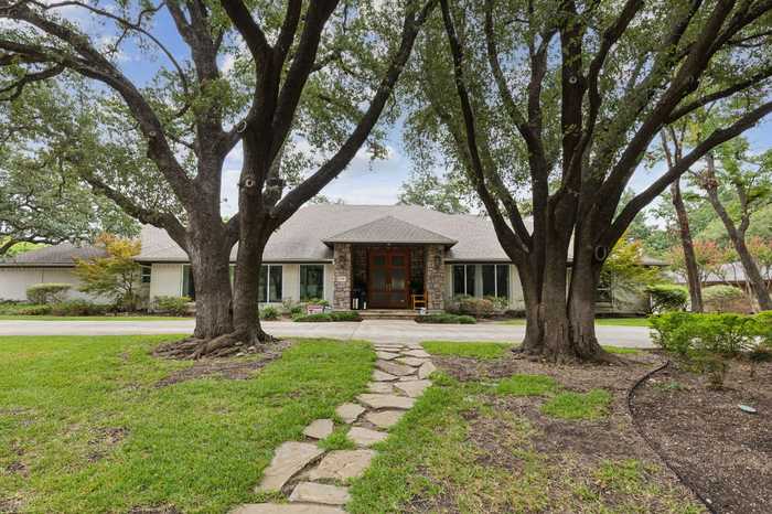 photo 1: 11260 Leachman Circle, Dallas TX 75229