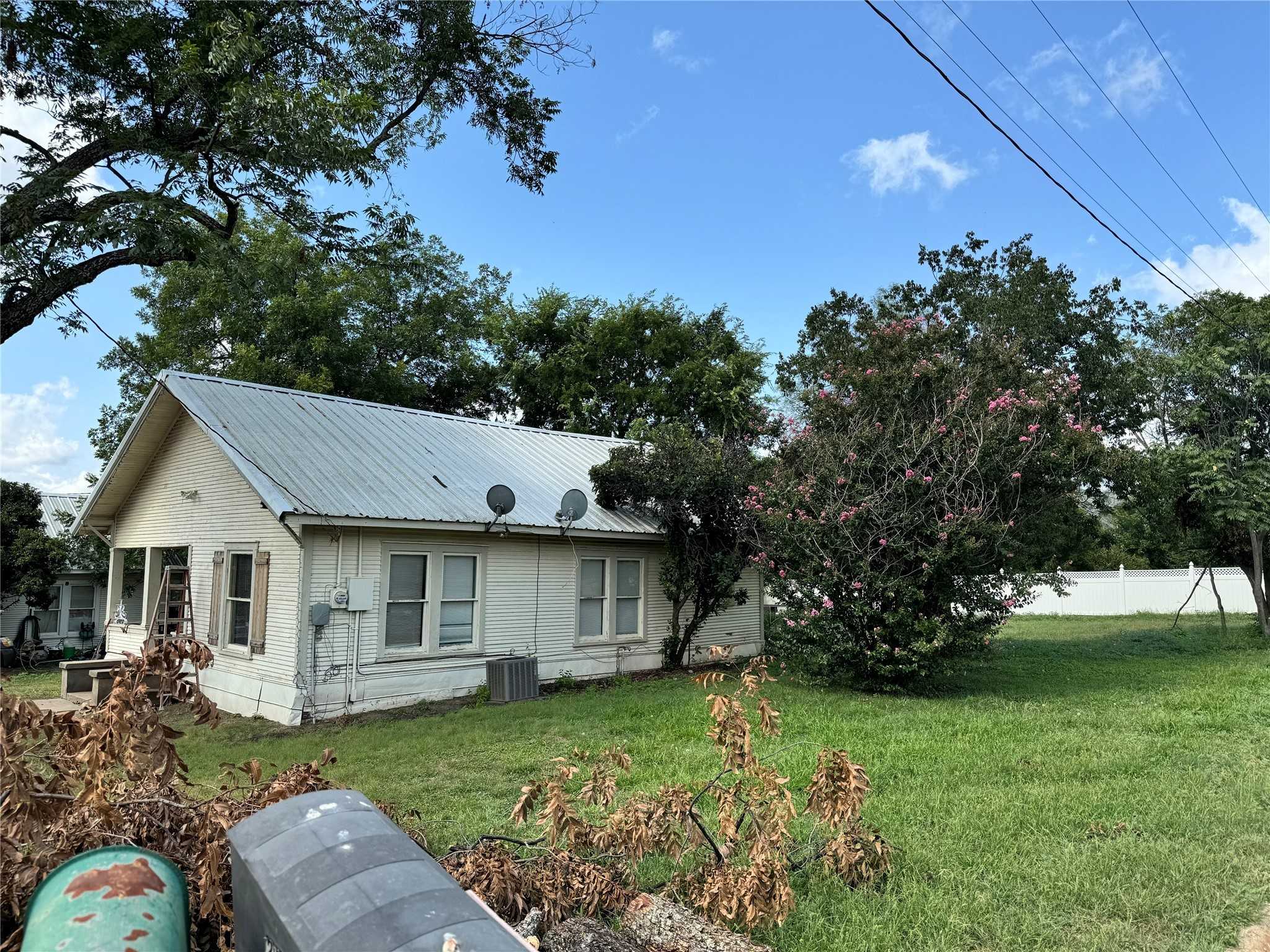 photo 3: 207 N 5th Street, Santa Anna TX 76878