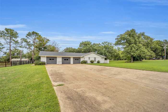 photo 1: 605 Hills Lane, Tool TX 75143