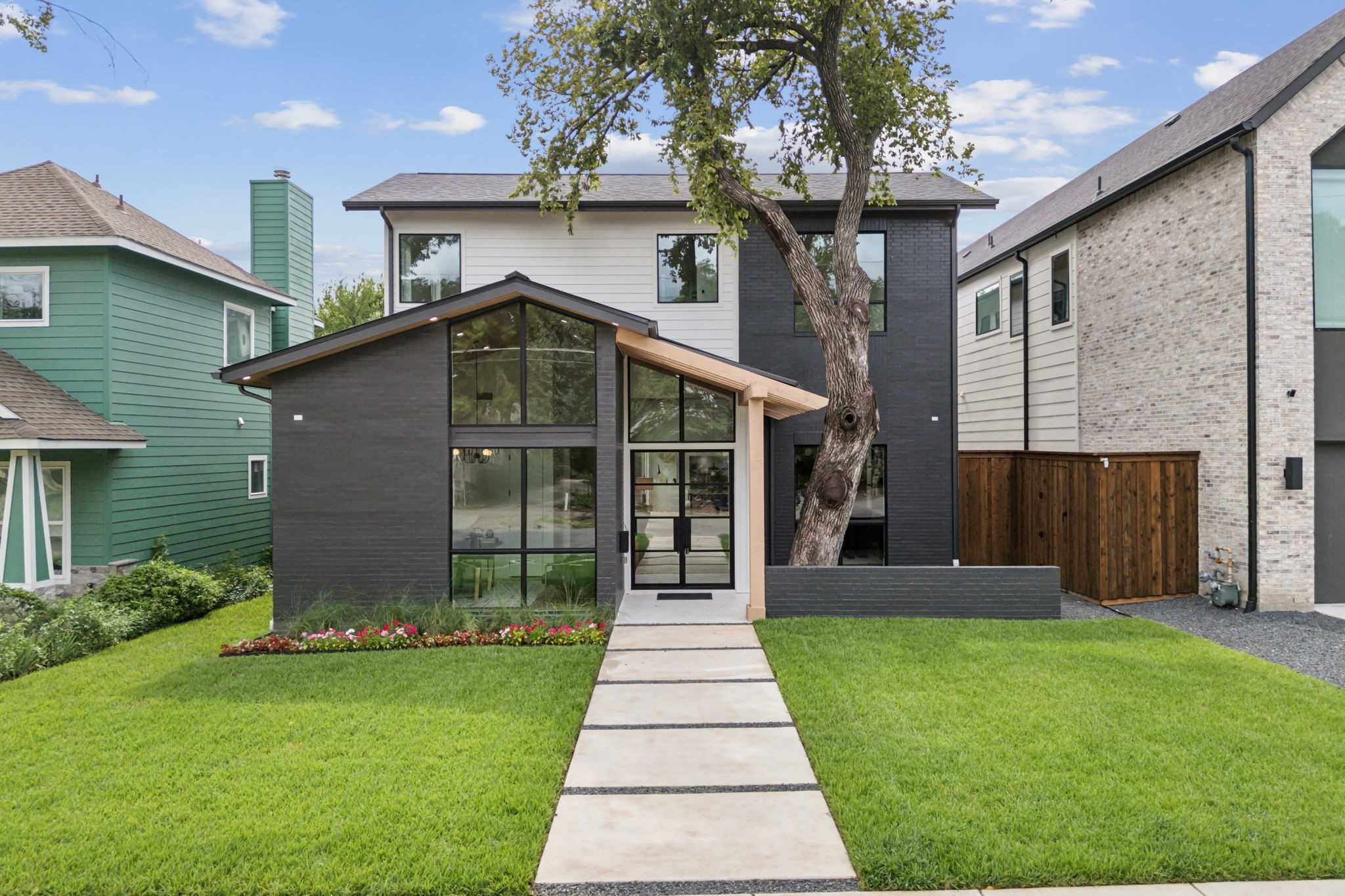 photo 1: 1909 Mcmillan Avenue, Dallas TX 75206