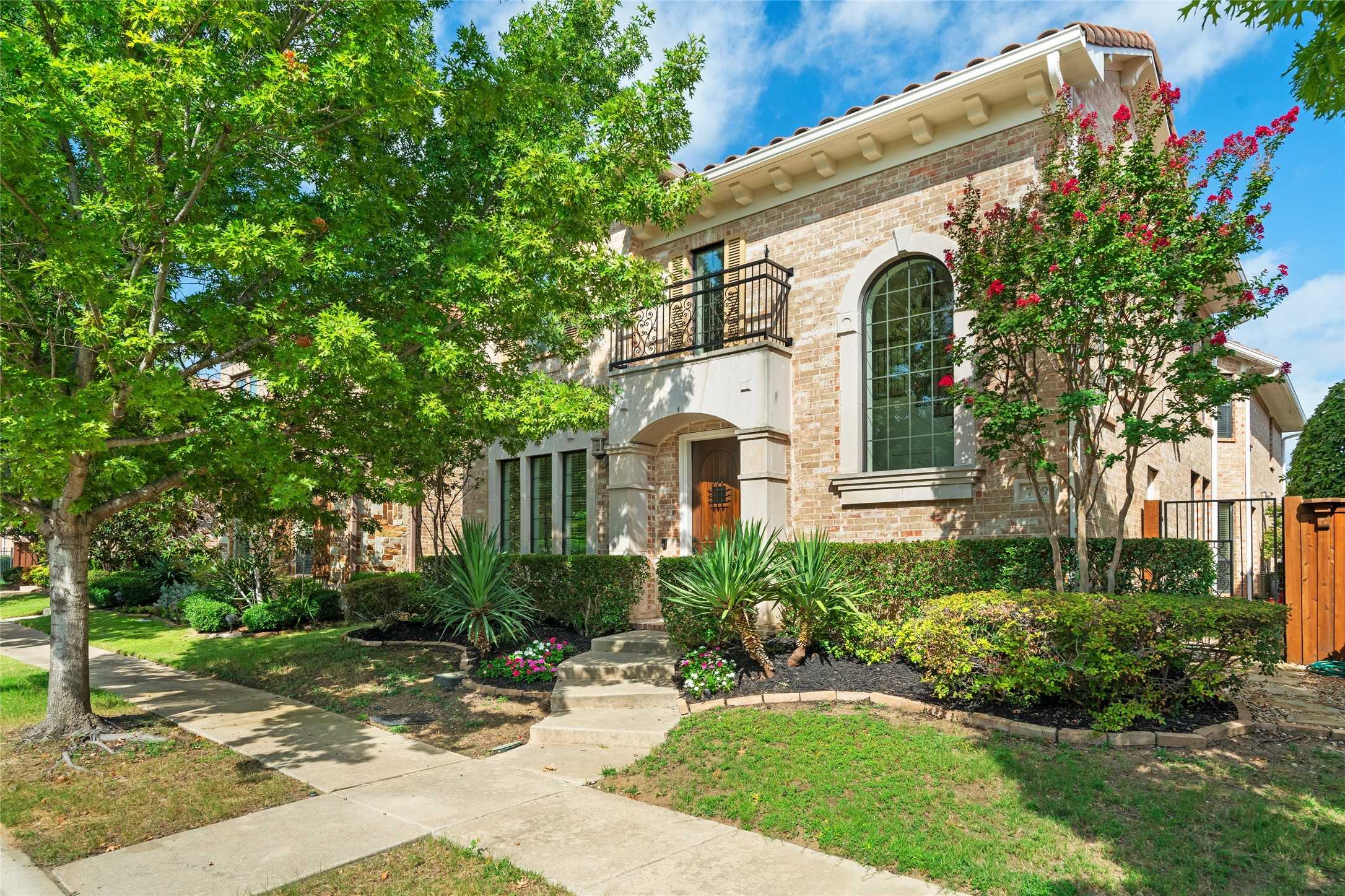 photo 1: 719 Laguna, Irving TX 75039