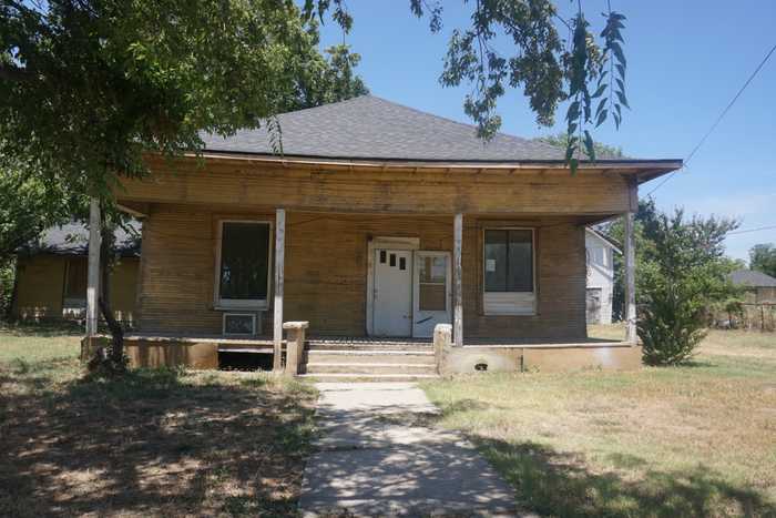 photo 2: 246 W Archer Street, Jacksboro TX 76458