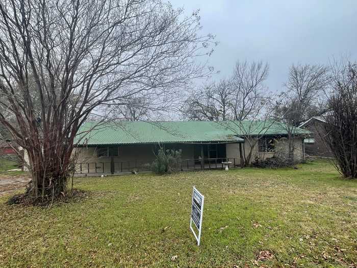 photo 1: 315 N Harmon Street, Fairfield TX 75840