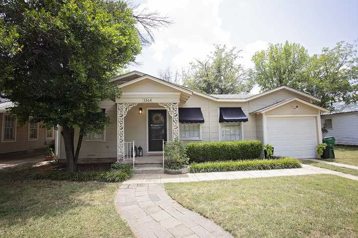 photo 1: 1304 Morningside Avenue, Graham TX 76450