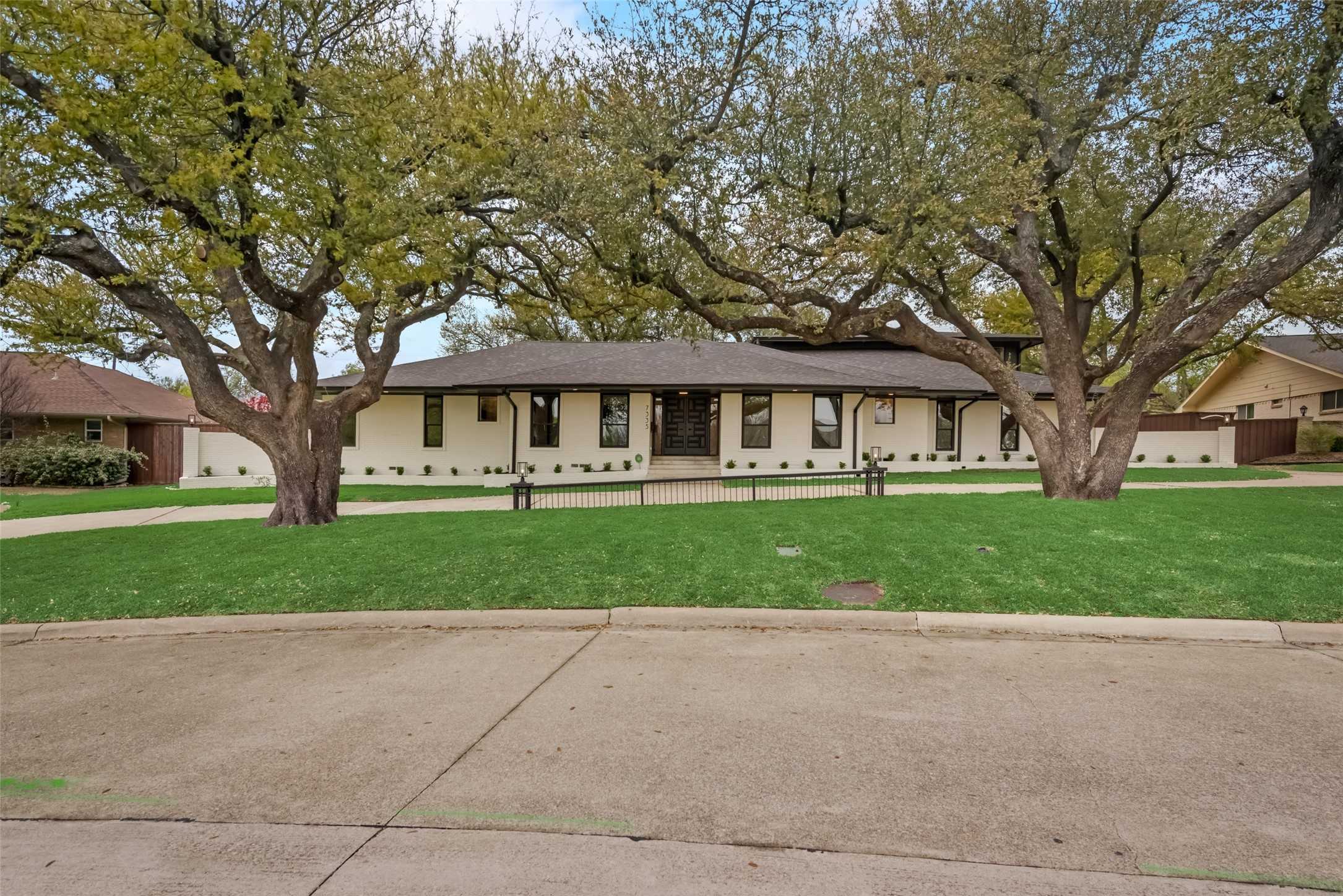 photo 1: 7335 Royal Circle, Dallas TX 75230