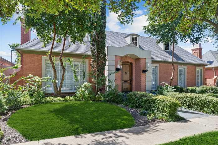 photo 1: 3528 N Versailles Avenue, Dallas TX 75209