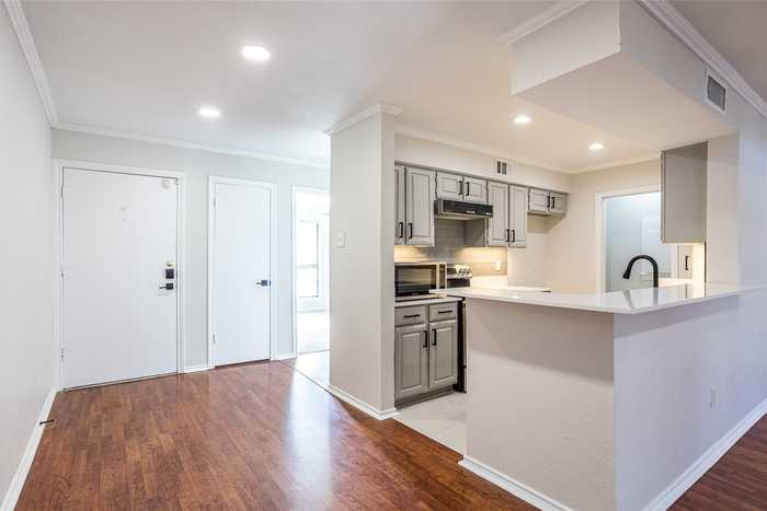 photo 2: 5840 Spring Valley Road Unit 602, Dallas TX 75254