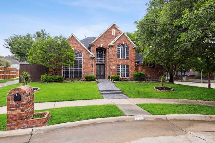 photo 2: 5601 Woodhaven Court, Plano TX 75093