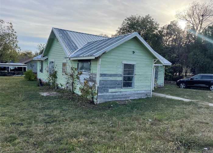 photo 1: 801 W Belknap Street, Jacksboro TX 76458