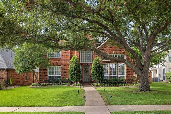 photo 1: 3828 Walden Way, Dallas TX 75287