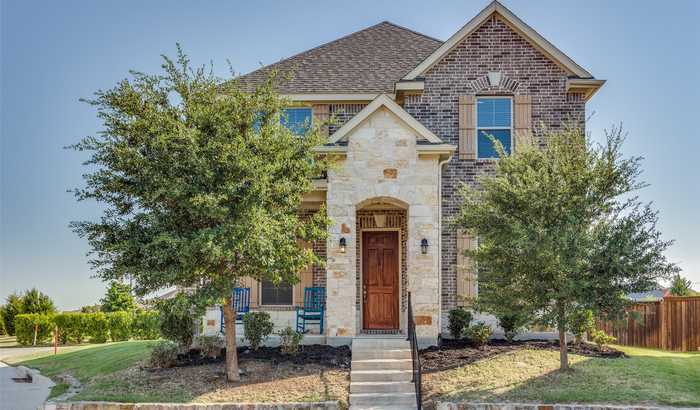 photo 1: 17586 Sequoia Drive, Dallas TX 75252