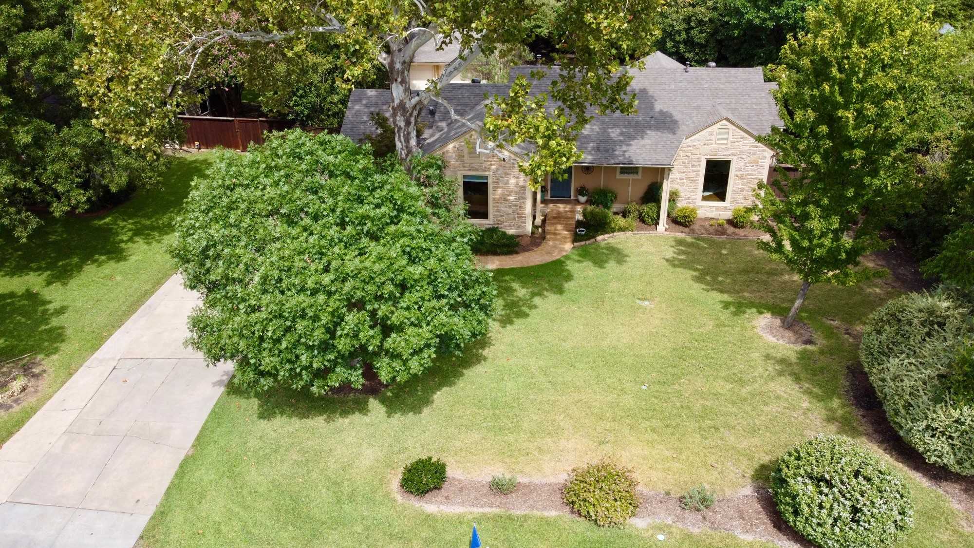 photo 2: 1420 San Saba Drive, Dallas TX 75218