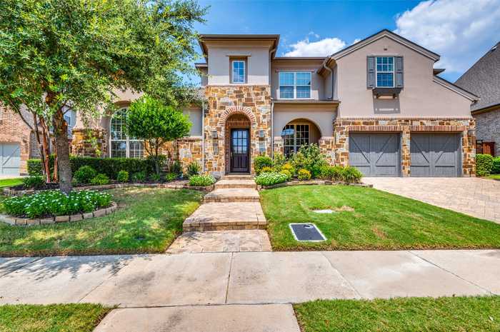 photo 2: 643 Fountainview Drive, Irving TX 75039