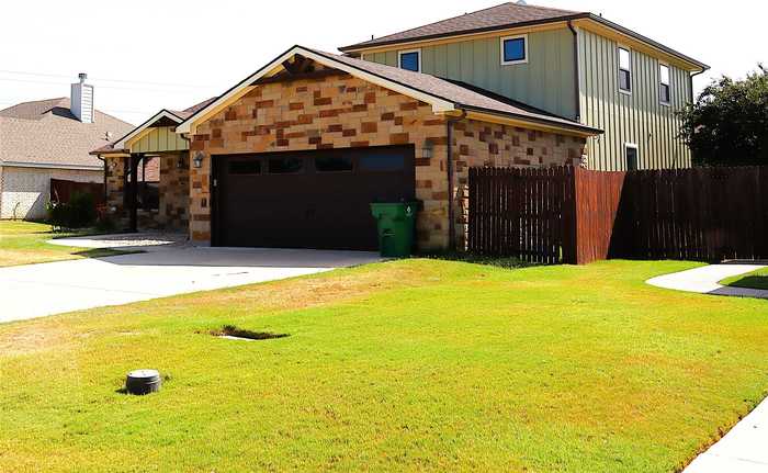 photo 1: 130 Elk Cove Cove, Stephenville TX 76401