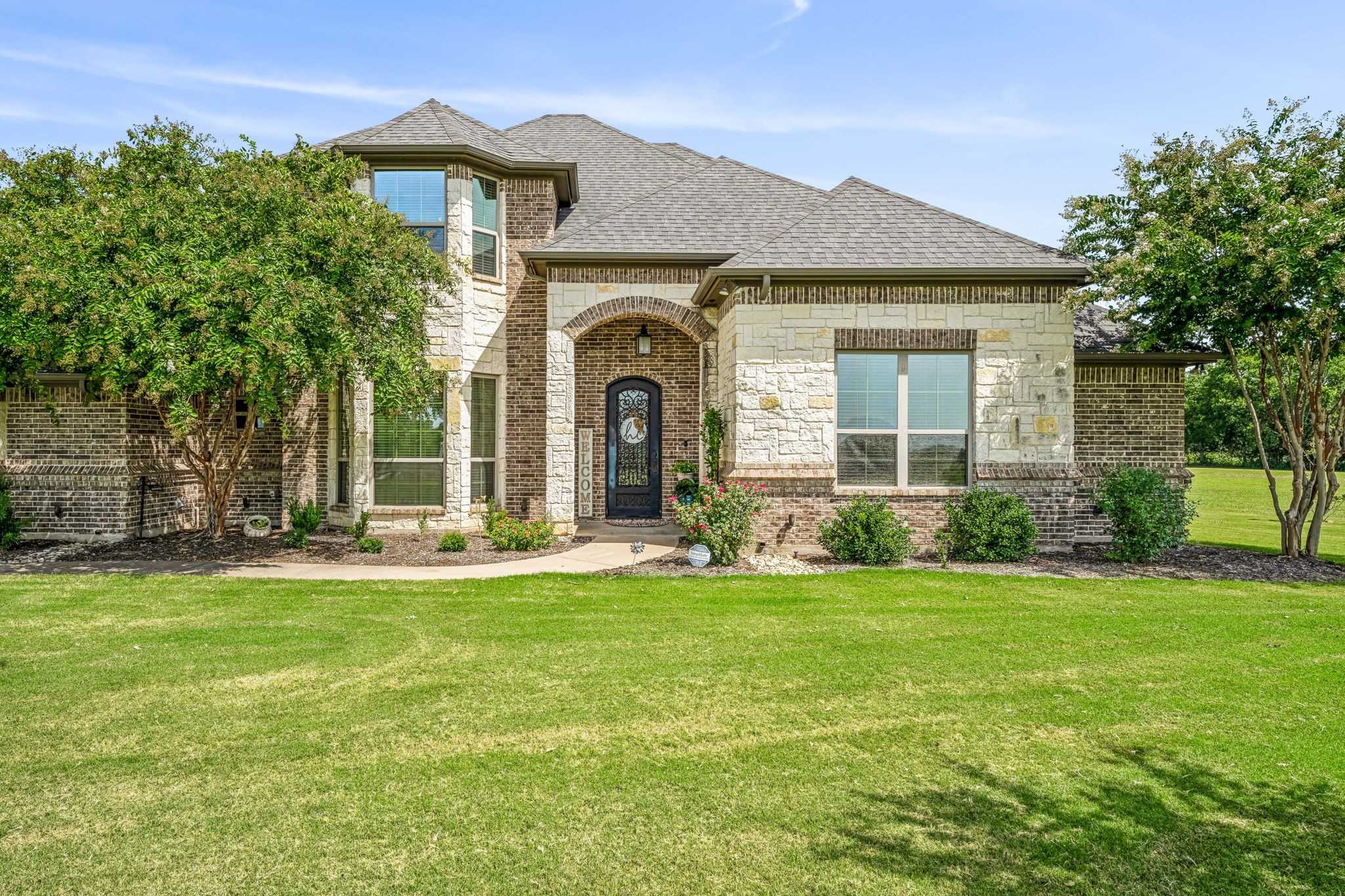 photo 2: 1801 Yucatan Drive, Granbury TX 76048